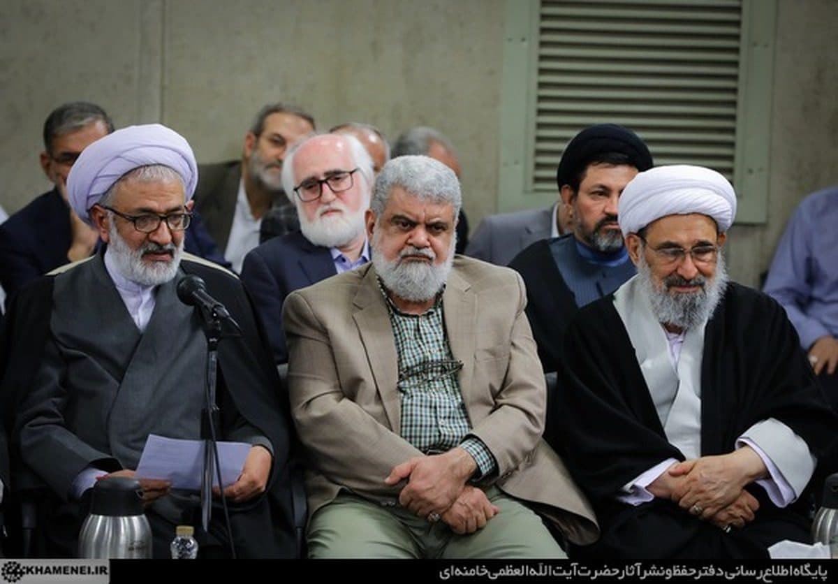 ببینید شعر خوانی شاعر پیشکسوت یزدی؛ حجت الاسلام زکریا اخلاقی در دیدار با رهبر انقلاب در وصف سردار شهید حاج قاسم سلیمانی