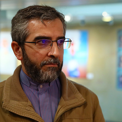 بازدید معاون اسبق وزارت امور خارجه از نمایشگاه «آیینههای بیزنگار»