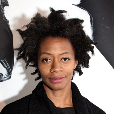 کارا واکر، ترسیم کننده سایه هایی از گذشته