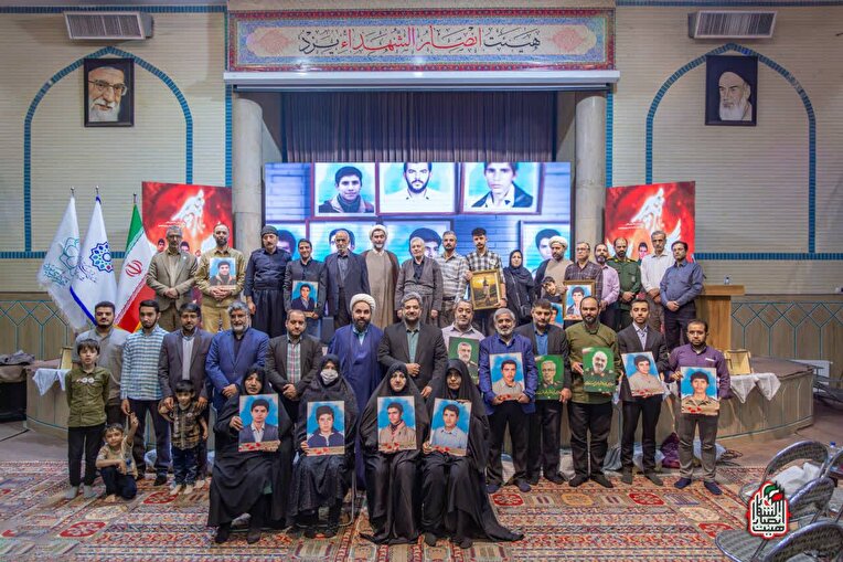 مراسم بزرگداشت یاد و خاطره ۲۸ شهید غریب یزدی در جبهه کردستان به همراه اکران مستند «میراث میر شاه میر» در یزد برگزار شد.