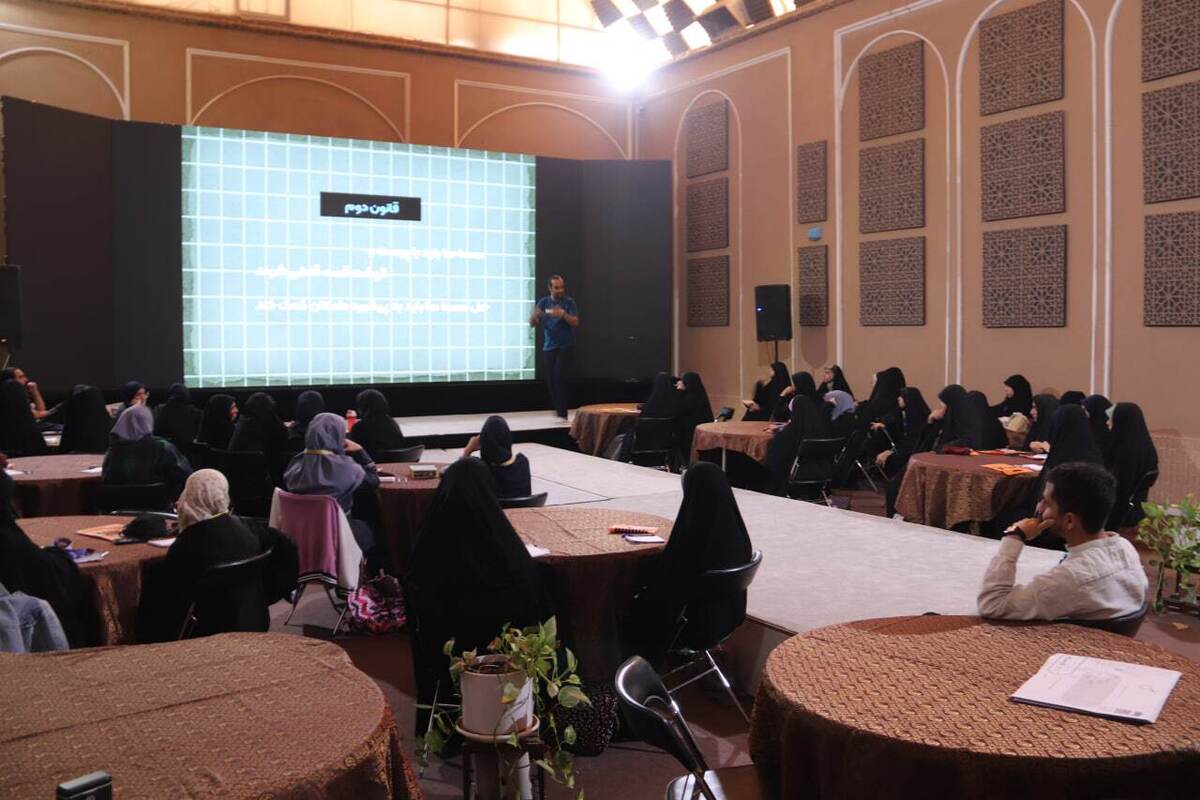 دومین دوره رویداد ملی بازی‌نامه‌نویسی «بازیستا» ویژه پایه‌های هفتم تا دهم، با محوریت طراحی بازی‌های غیردیجیتال و رویکردی فرهنگی و ملی، روزهای ۱۷ و ۱۸ آبان‌ماه در عمارت نواب وکیل یزد در حال برگزاری است.