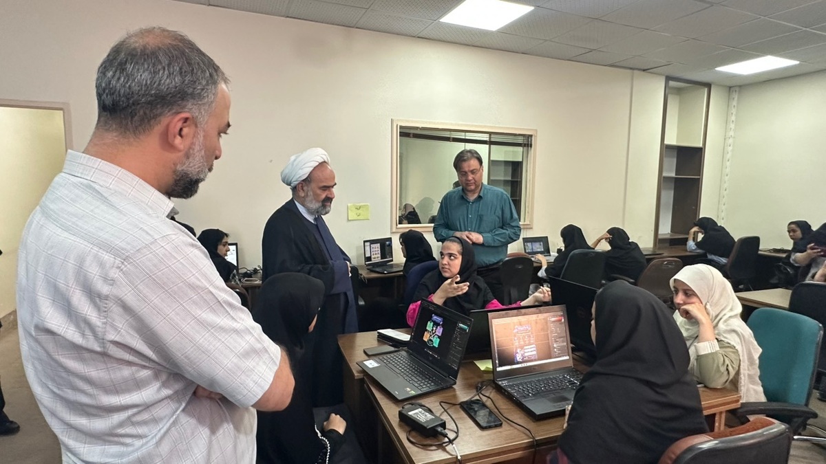 مدیرکل فرهنگ و ارشاد اسلامی استان یزد و رئیس حوزه هنری استان یزد از مرکز توسعه فناوری‌های پویانمایی اقبال بازدید کرد